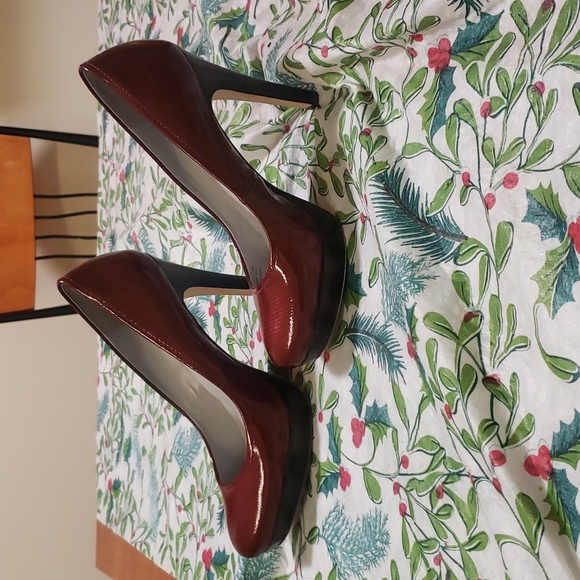 SALE!!😍🤩 Calvin Klein Shimmering Ruby Red Wooden Heels - Picture 2 of 10